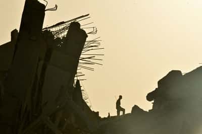 Image for Rescuers comb Venezuelan quake rubble, thousands reported missing