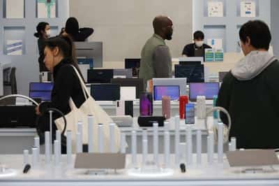 Image for Samsung flags big miss in Q2 profit, blames US AI chip curbs to China