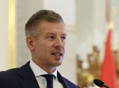 Image for Hungary to review contracts with 4iG, hitting its shares