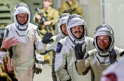 Image for Factbox-Who is aboard the International Space Station during the air leak?