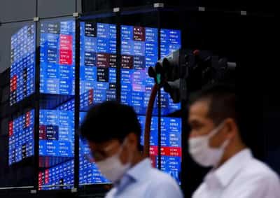 Image for Stocks stage small bounce as investors weigh cenbanks’ next moves