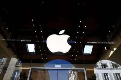 Image for Apple readies high-end MacBook Pro with touch, hole-punch screen, Bloomberg News reports