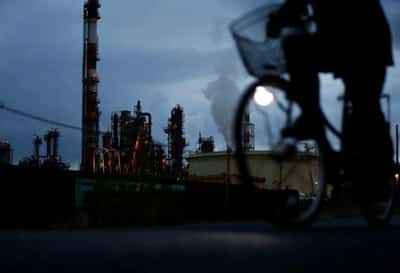 Image for Factory data dampen global hopes for ‘soft landing’