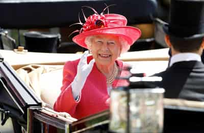 Image for UK chooses statues and glass bridge design for Queen Elizabeth memorial
