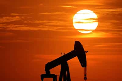 Image for US tariff threat limits oil prices