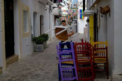 Image for Spain services sector grows but costs soar, confidence weakens amid war, PMI shows