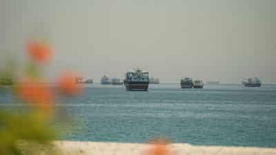Image for US crude futures fall over 6% on report of possible Strait of Hormuz reopening