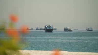Image for US crude futures fall over 6% on report of possible Strait of Hormuz reopening