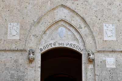 Image for Monte dei Paschi shares fall for a third day after probe into Mediobanca deal