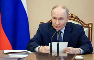 Image for Putin tells Netanyahu issues surrounding Iran's nuclear programme must be solved through diplomacy