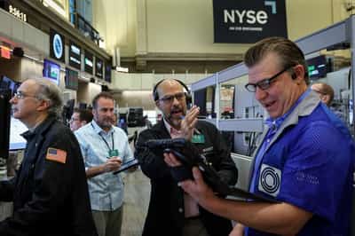 Image for Wall Street mixed, shutdown (almost) nixed