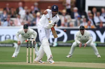 Image for Cricket-England debutant Gay falls early as rain disrupts New Zealand test