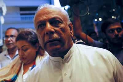 Image for Crisis-hit Sri Lanka swears in new prime minister