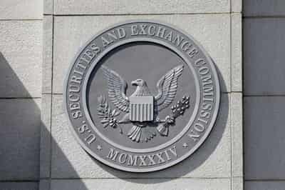Image for U.S. step to delist Chinese ADRs worsens investment, listing outlook