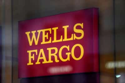 Image for U.S banks walk tightrope of encouraging, but not mandating vaccines