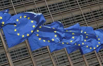 Image for Let customers choose where to clear euro derivatives, banks tell EU
