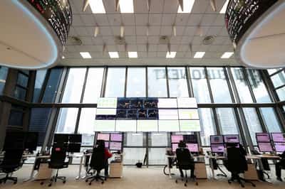 Image for Investors pour into European equity funds, flee U.S. on tariff woes