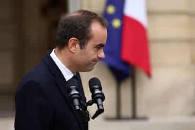 Image for France's Macron pressed to end political 'mess'