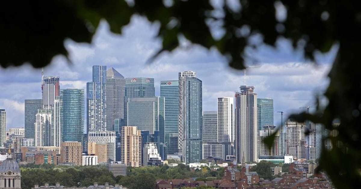 UK Banks Slide as Gilt Yields Hit 1998 Highs Amid Budget Uncertainty