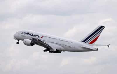 Image for Airbus ordered to inspect some A380 jets over cracks in wings