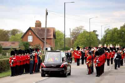Image for World says goodbye to Britain’s Queen Elizabeth from cafes and consulates