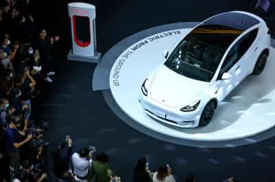 Image for With big bets on Musk, these funds may have a Tesla problem in ’23
