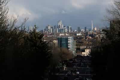 Image for Fitch keeps UK's credit rating at 'AA-' with 'stable' outlook