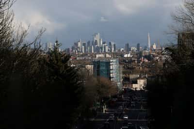 Image for Fitch keeps UK's credit rating at 'AA-' with 'stable' outlook