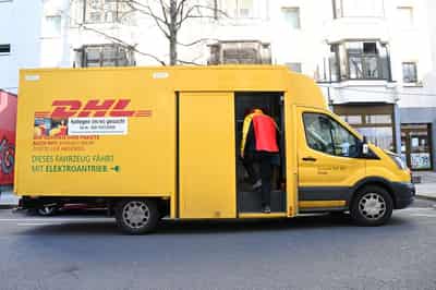 Image for DHL, Daimler Truck, hylane agree electric truck rental deal