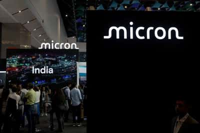 Image for US chip stocks extend slide as China memory report, AI spending jitters hit sector