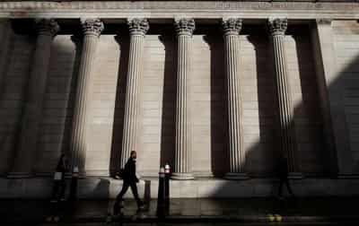 Image for Bank of England to buy 65 billion pounds of UK bonds to stem rout