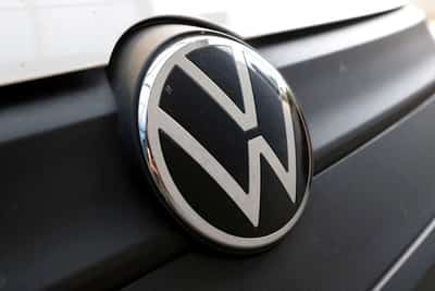 Image for Volkswagen to scrap current bonus system as part of overhaul, Bild newspaper reports