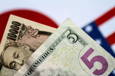 Image for Yen bid, bitcoin battered as Ukraine fears leave traders nervous