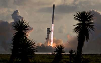 Image for SpaceX's Starship makes orbital debut deploying Starlinks before early ending