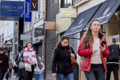 Image for Euro zone consumer confidence rises to -15.5 in August