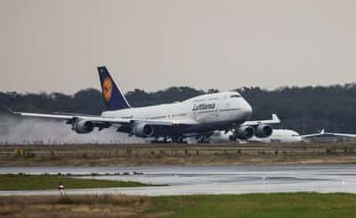 Image for Lufthansa jets told to carry extra fuel into Frankfurt as supplies tighten, Bild reports