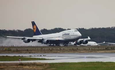Image for Lufthansa jets told to carry extra fuel into Frankfurt as supplies tighten, Bild reports