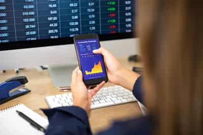 Image for Strategies for Professional CFD Traders: Tools and Company Support