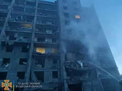 Image for Russia kills 21 with missiles near Odesa after abandoning Snake Island