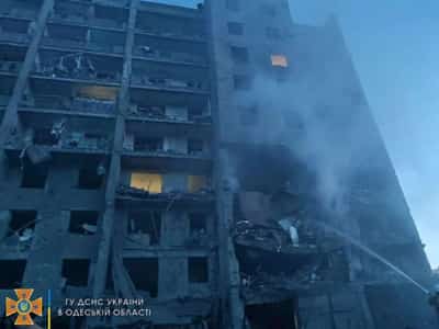 Image for Russia kills 21 with missiles near Odesa after abandoning Snake Island