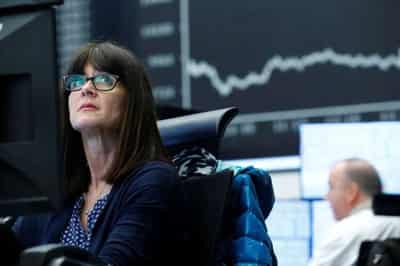 Image for U.S. rate outlook hits stocks, propels dollar to 20-year highs