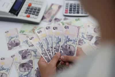 Image for Dollar nudges lower as U.S. debt ceiling deal dents safe-haven appeal