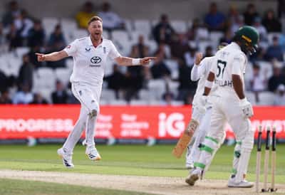 Image for Cricket-Robinson and Tongue put England on top against Pakistan