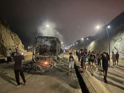 Image for Sleepless night near border of Spain's Ceuta as migrants torch vehicles
