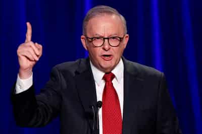 Image for Australia blames Iran for antisemitic arson attacks, expels envoy