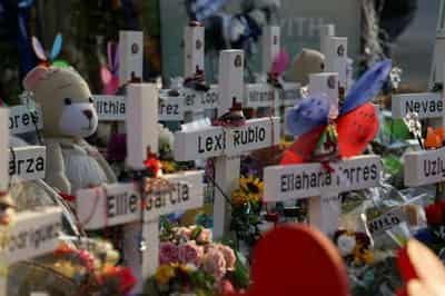 Image for Uvalde begins to bury its dead in wake of school massacre