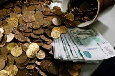 Image for Rouble hits 7-year peak vs dollar after West says Russia in default