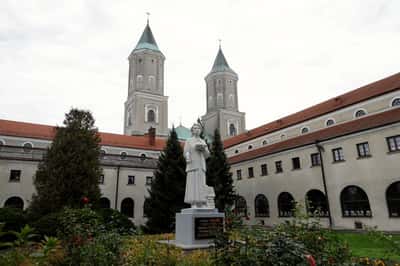Image for Knifeman kills priest, injures four in attack at Polish abbey