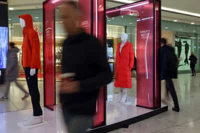 Image for UK retail sales stagnate despite easing inflation