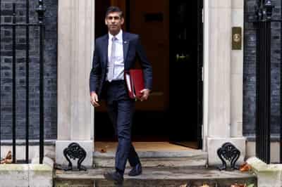 Image for Sunak to raise Britain’s minimum wage -The Times